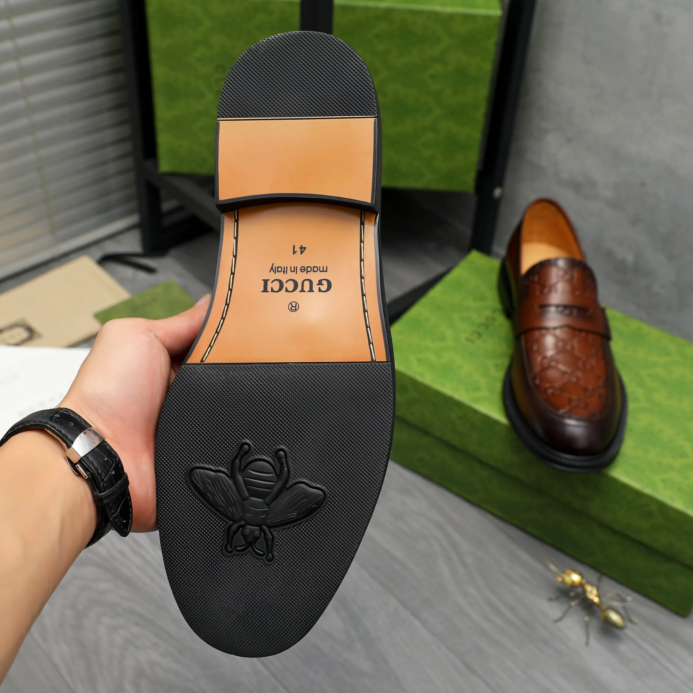 Men's shoes 💰p500 Product trademark: GUCCI "Gucci" business slip-on leather shoes Regular size: 38-46 (38.45.46 custom-made, non-returnable) Product materials: Selected high-quality color-brushed cowhide embossed upper, cowhide lining, original rubber outsole